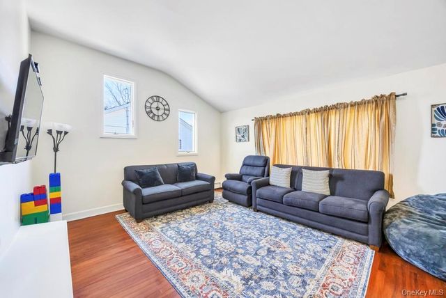 3 Avelaine Court, Babylon, NY 11702