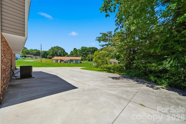 1401 Southwest Boulevard, Newton, NC 28658