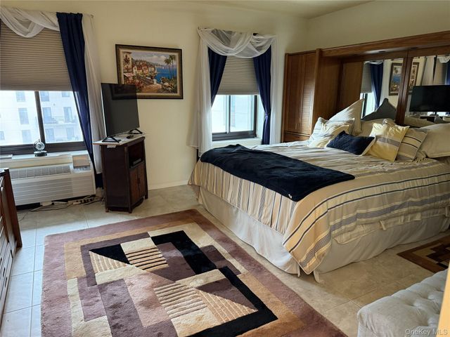 100 W Broadway 6L, Long Beach, NY 11561