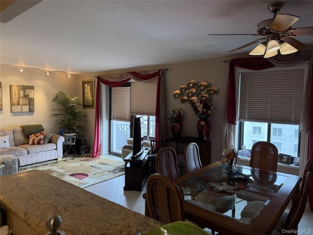 100 W Broadway 6L, Long Beach, NY 11561