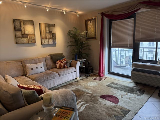 100 W Broadway 6L, Long Beach, NY 11561