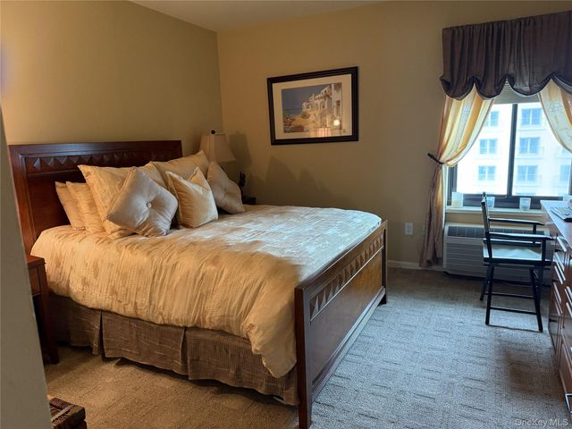 100 W Broadway 6L, Long Beach, NY 11561