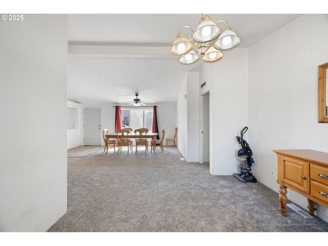 25017 DUNHAM Ave, Veneta, OR 97487