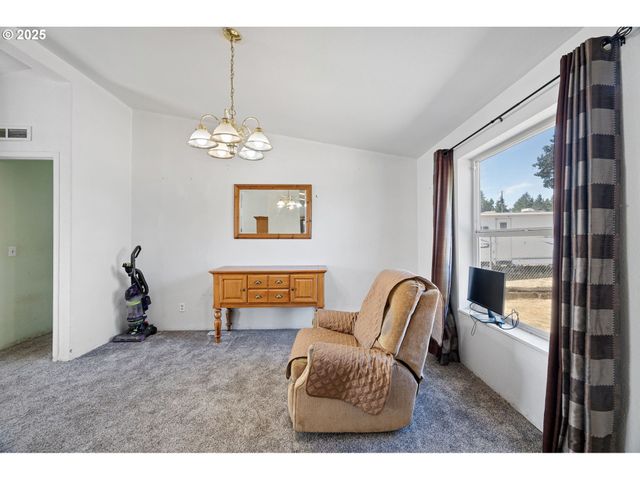 25017 DUNHAM Ave, Veneta, OR 97487