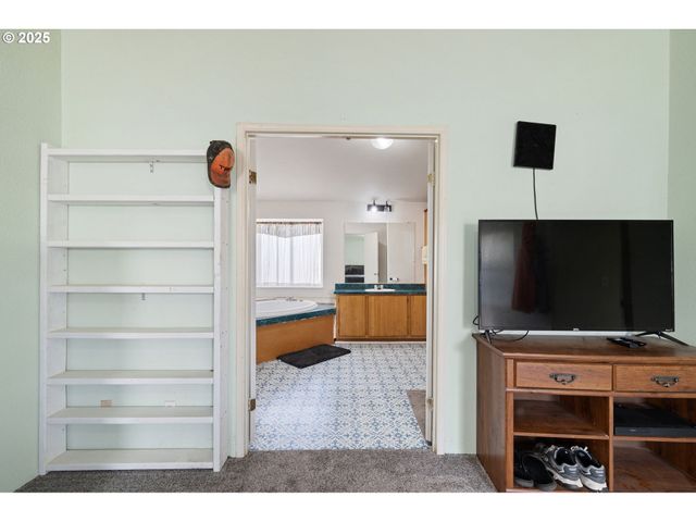 25017 DUNHAM Ave, Veneta, OR 97487