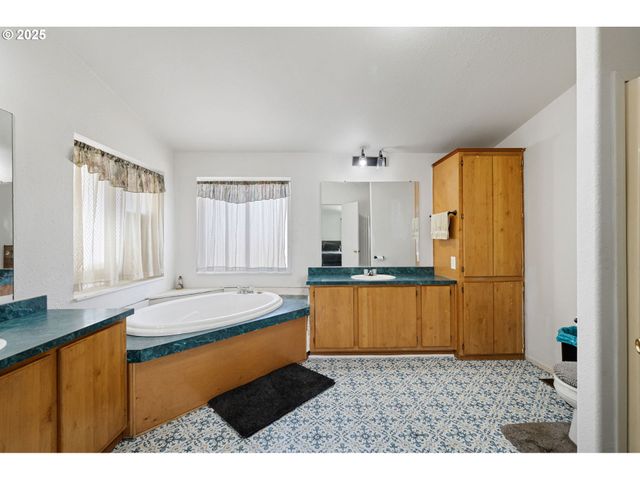 25017 DUNHAM Ave, Veneta, OR 97487