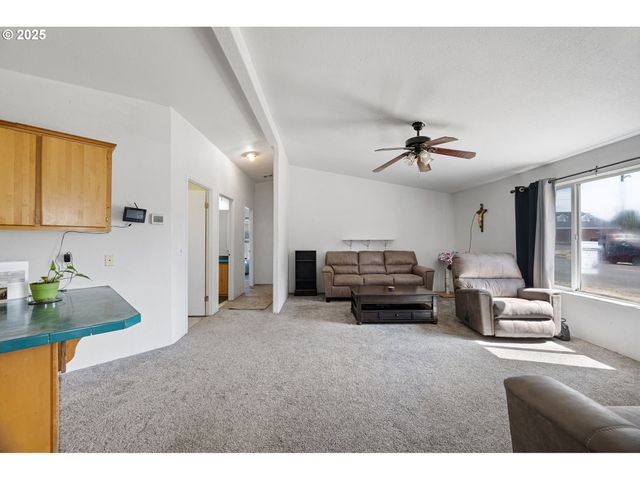 25017 DUNHAM Ave, Veneta, OR 97487