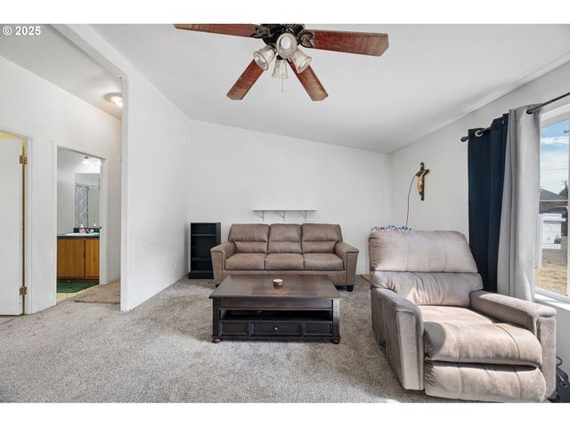 25017 DUNHAM Ave, Veneta, OR 97487