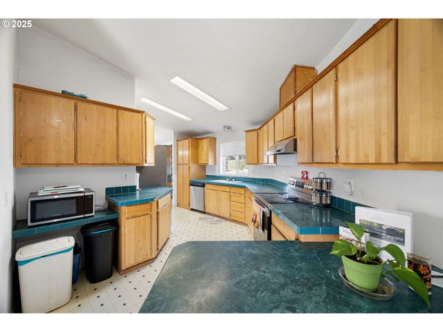 25017 DUNHAM Ave, Veneta, OR 97487