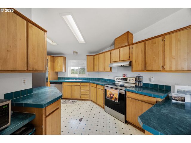 25017 DUNHAM Ave, Veneta, OR 97487