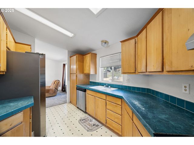 25017 DUNHAM Ave, Veneta, OR 97487