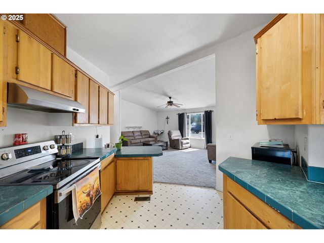 25017 DUNHAM Ave, Veneta, OR 97487