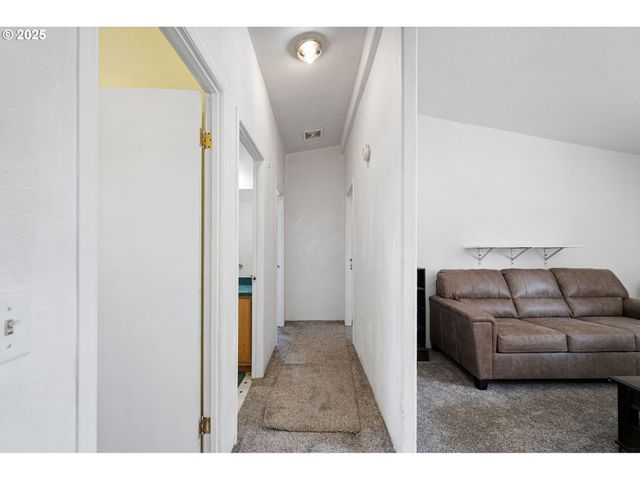 25017 DUNHAM Ave, Veneta, OR 97487