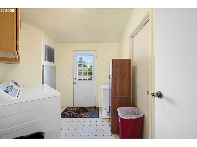 25017 DUNHAM Ave, Veneta, OR 97487