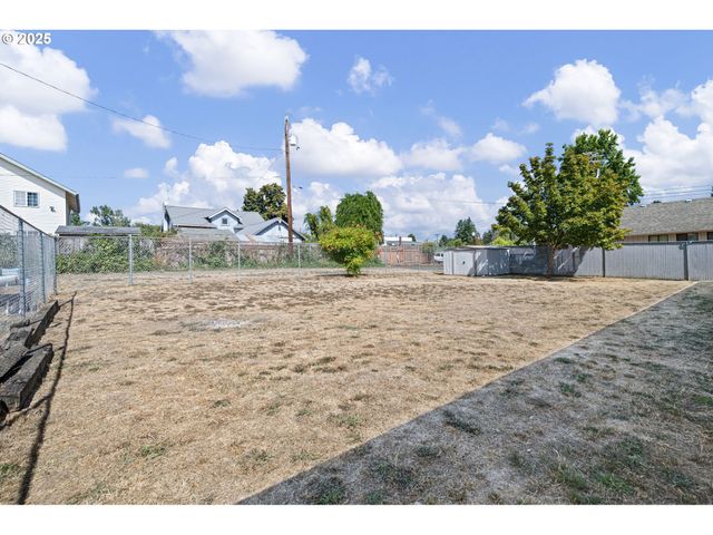 25017 DUNHAM Ave, Veneta, OR 97487