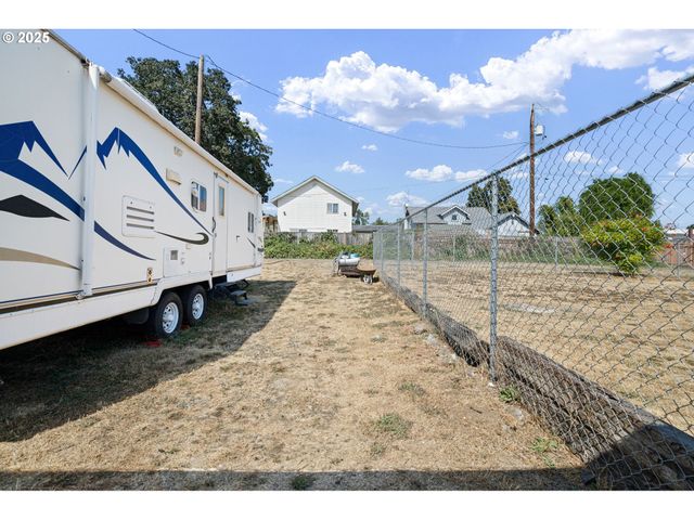 25017 DUNHAM Ave, Veneta, OR 97487