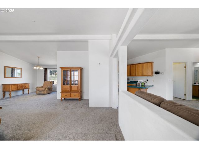 25017 DUNHAM Ave, Veneta, OR 97487