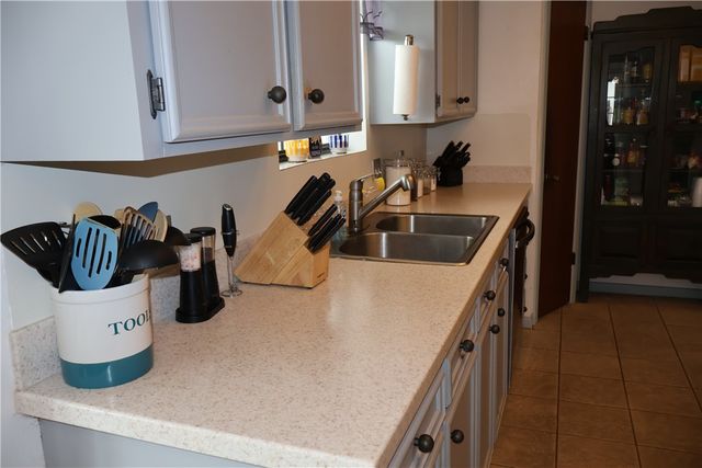 1502 Crestview Dr, Portland, TX 78374