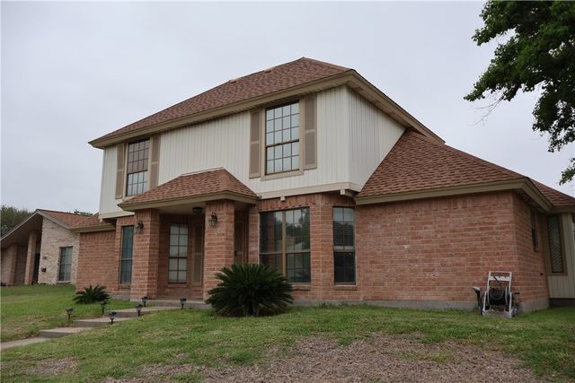1502 Crestview Dr, Portland, TX 78374