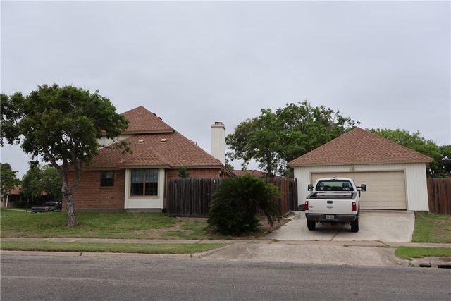 1502 Crestview Dr, Portland, TX 78374