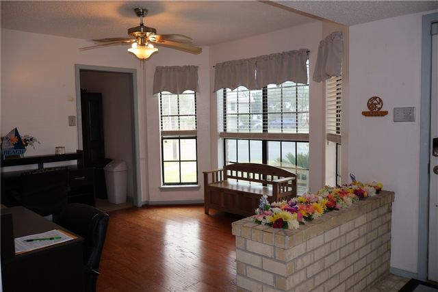 1502 Crestview Dr, Portland, TX 78374