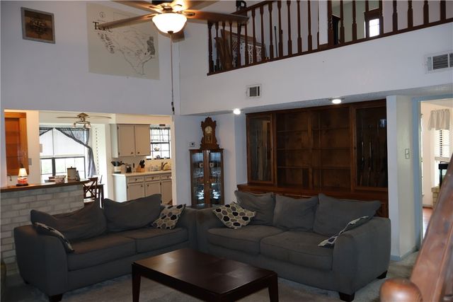 1502 Crestview Dr, Portland, TX 78374