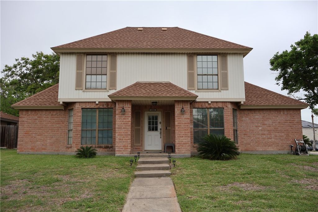 1502 Crestview Dr, Portland, TX 78374