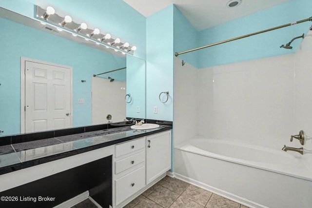 10502 Vining Pl 201, Louisville, KY 40241