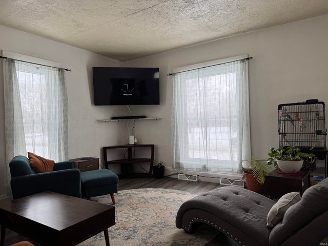 1021 W Cleveland Avenue, Elkhart, IN 46516