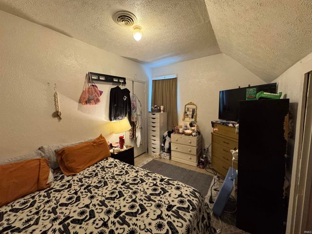 1021 W Cleveland Avenue, Elkhart, IN 46516