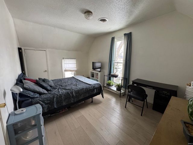 1021 W Cleveland Avenue, Elkhart, IN 46516