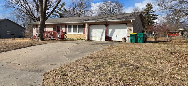 18 Brookside Drive, Paola, KS 66071