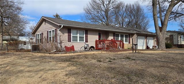 18 Brookside Drive, Paola, KS 66071