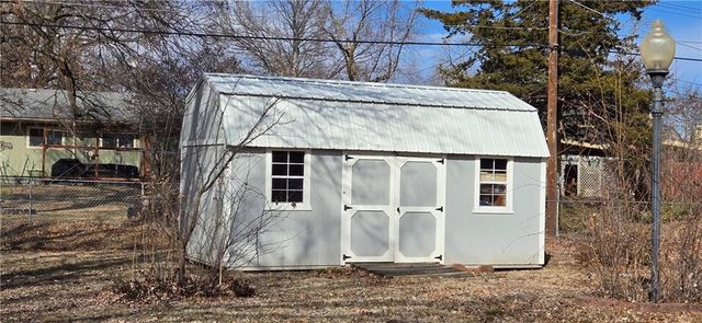 18 Brookside Drive, Paola, KS 66071