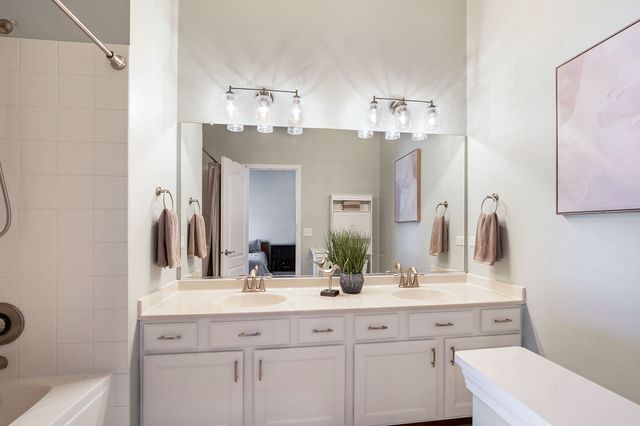 1548 Station Park Drive, Grayslake, IL 60030