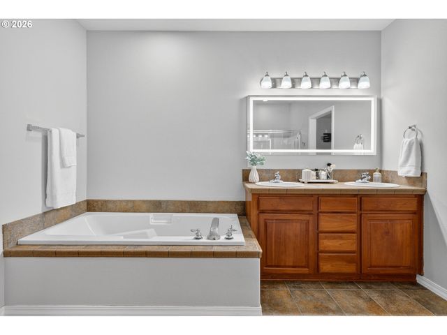 15940 Sw SNOWY OWL Ln, Beaverton, OR 97007