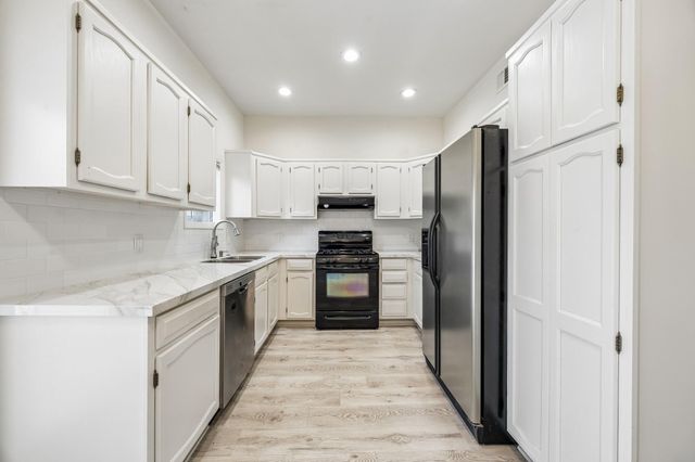 905 Harvard Street, Houston, TX 77008