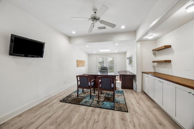 905 Harvard Street, Houston, TX 77008