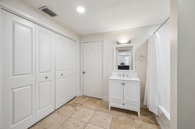 905 Harvard Street, Houston, TX 77008