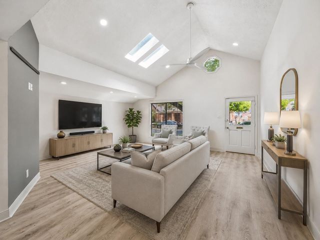 905 Harvard Street, Houston, TX 77008