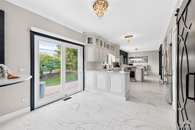 15710 Meadows Drive, Riverview, MI 48193