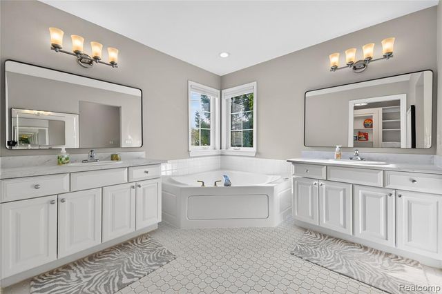 15710 Meadows Drive, Riverview, MI 48193
