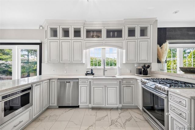 15710 Meadows Drive, Riverview, MI 48193