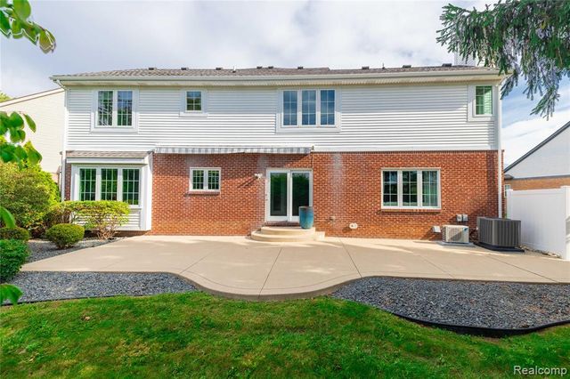 15710 Meadows Drive, Riverview, MI 48193
