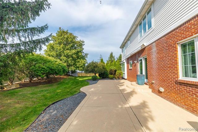 15710 Meadows Drive, Riverview, MI 48193