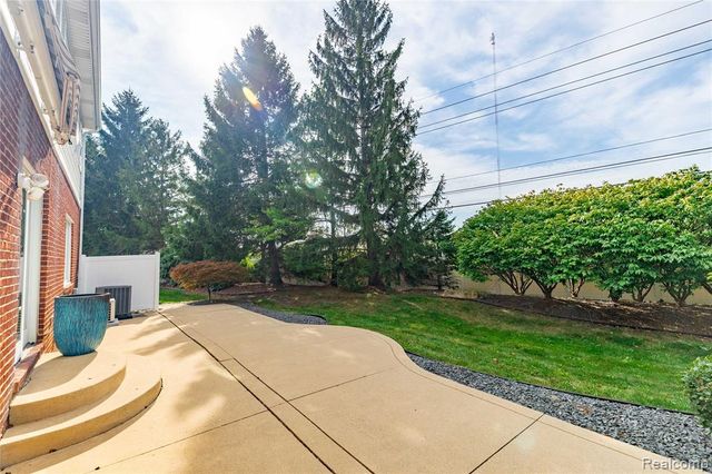 15710 Meadows Drive, Riverview, MI 48193