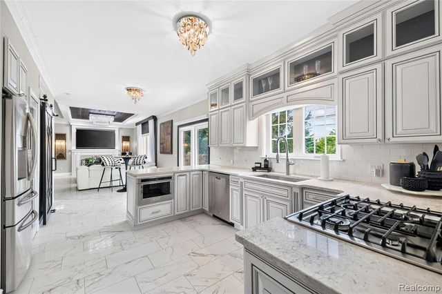 15710 Meadows Drive, Riverview, MI 48193