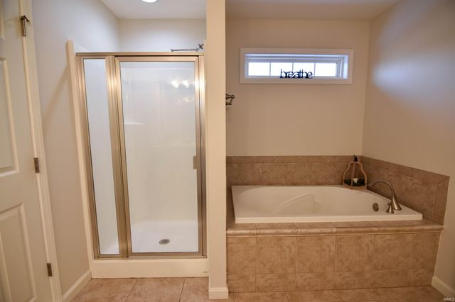 13800 Prairie Drive, Evansville, IN 47725