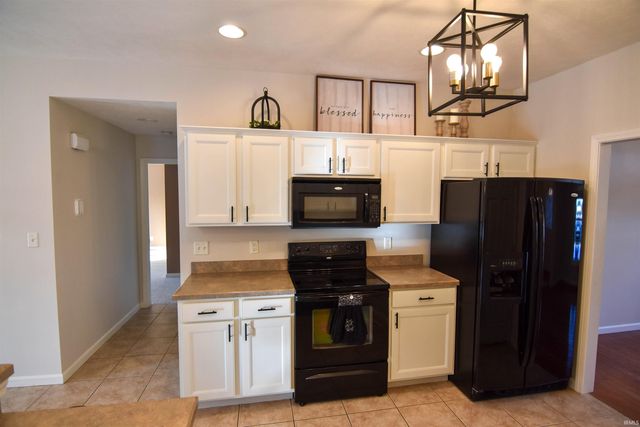 13800 Prairie Drive, Evansville, IN 47725