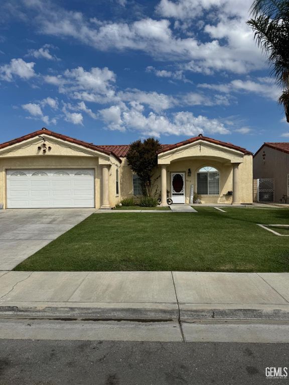 2612 Trentino Avenue, Bakersfield, CA 93313